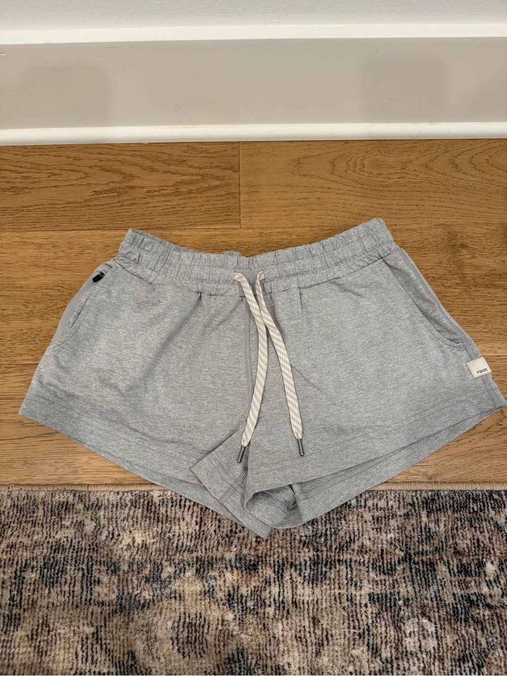 Vuori Halo Performance 2.5” Shorts - Picture 1 of 3